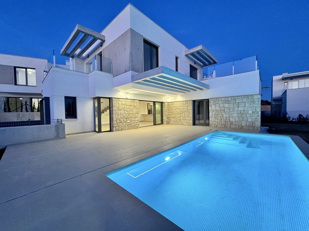 Villas and semi-detached houses in Finestrat, Benidorm