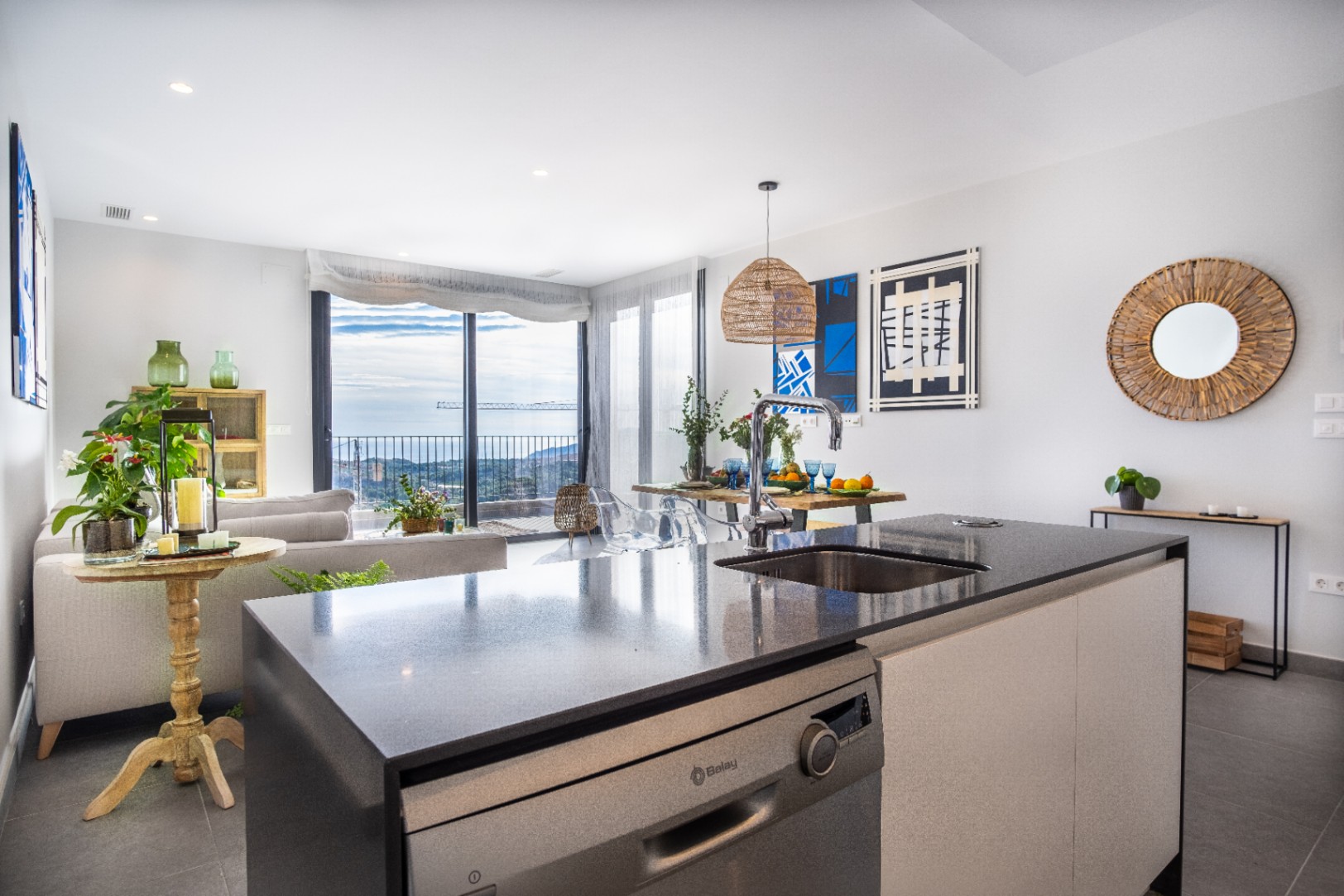Villas with sea and mountain views in Finestrat