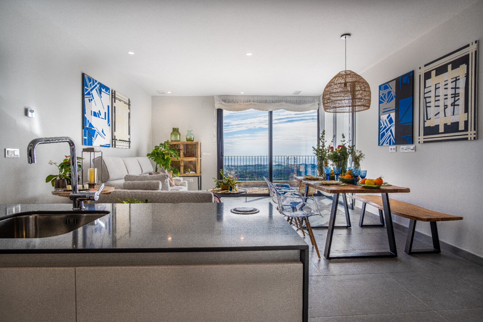 Villas with sea and mountain views in Finestrat