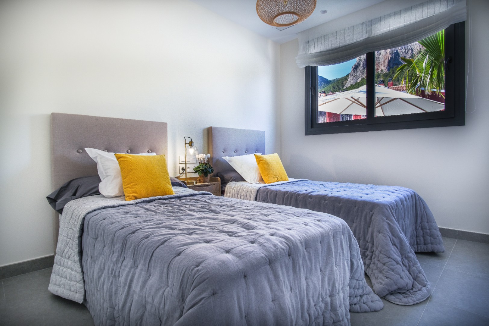 Villas with sea and mountain views in Finestrat