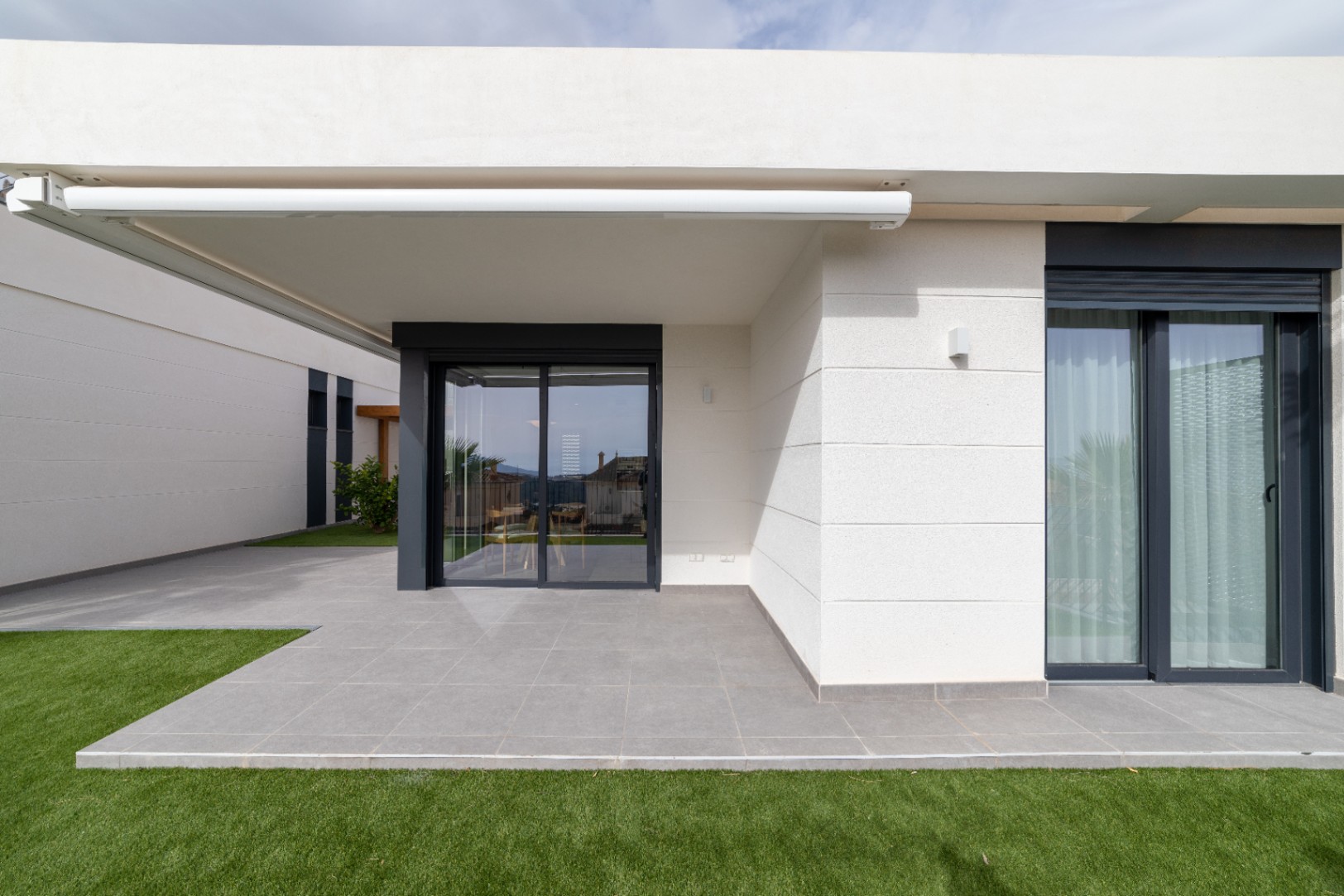Villas with sea and mountain views in Finestrat