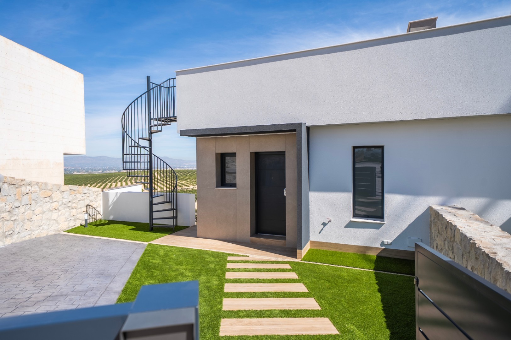 Luxury twin and detached villas by the golf course.