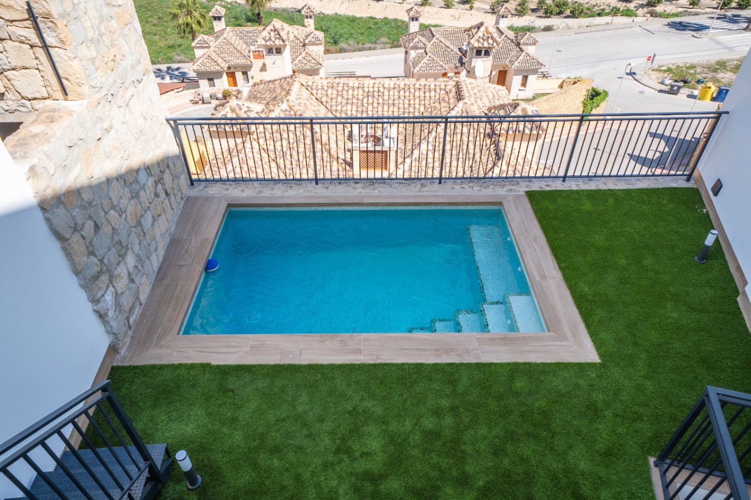 Luxury twin and detached villas by the golf course.