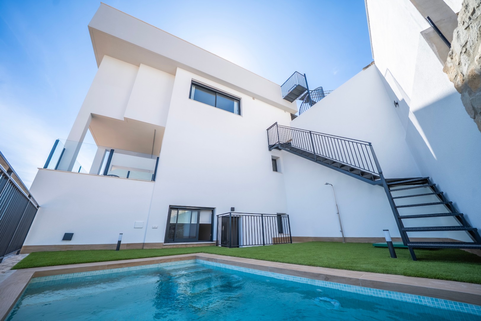 Luxury twin and detached villas by the golf course.