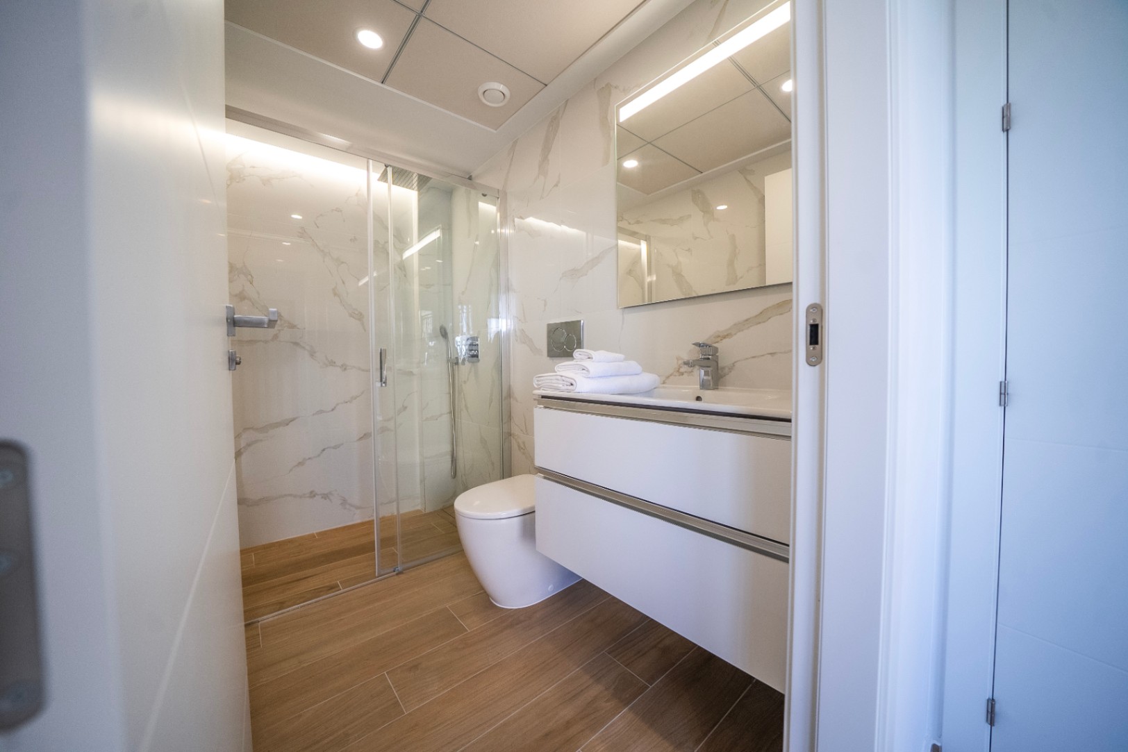 Luxury twin and detached villas by the golf course.