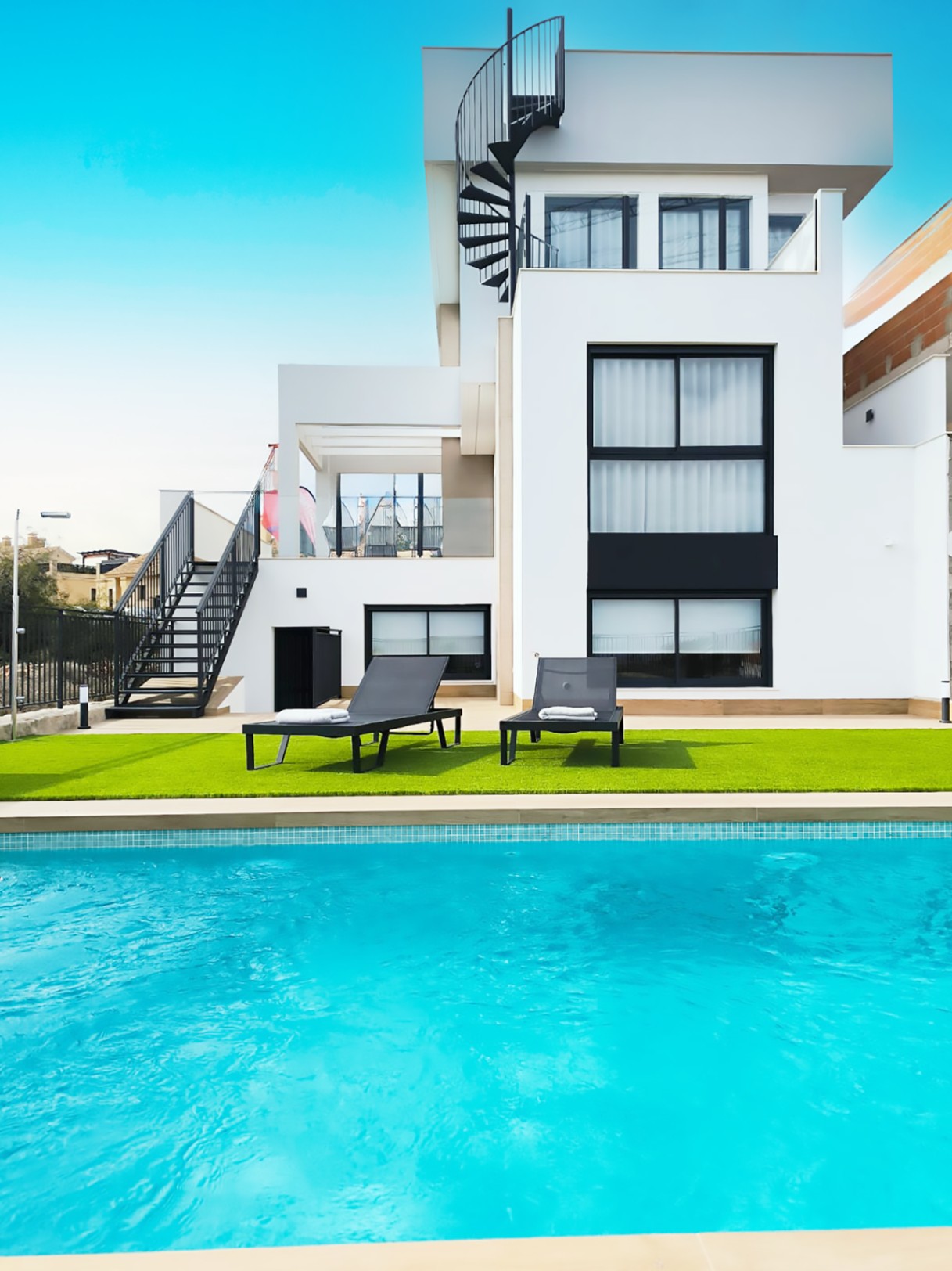 Luxury twin and detached villas by the golf course.